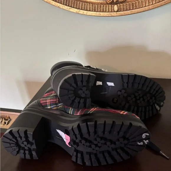 Plaid Lace-Up Boots with Black Straps - Picture 4 of 7